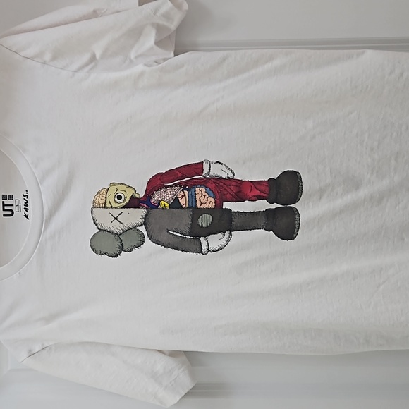 Unique Kaws Limited Edition T Shirt - Picture 2 of 3